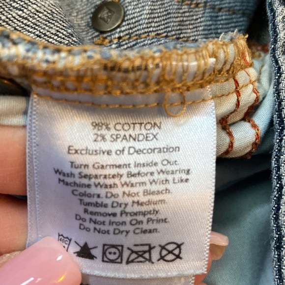 Eddie Bauer Women’s Distressed Boyfriend Shorts Button-fly Cuffed 5” inseam sz 8 - Picture 10 of 10